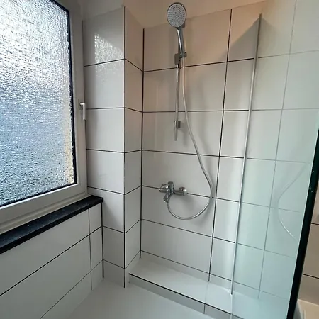 10h 75qm Wi-fi Free Parking アパート